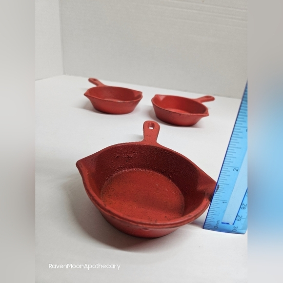 3 Small Cast Skillets - Picture 6 of 6
